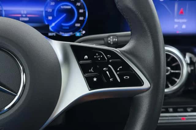 Mercedes-Benz EQB (2025) thumbnail 35