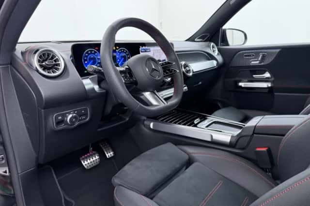 Mercedes-Benz EQB (2025) thumbnail 2