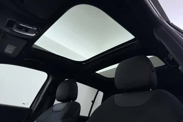 Mercedes-Benz EQB (2025) thumbnail 4