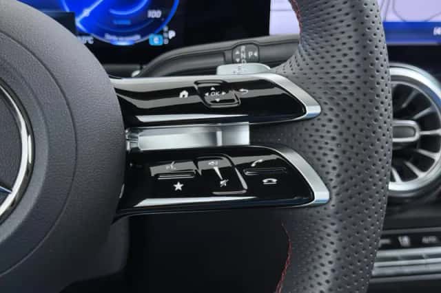 Mercedes-Benz EQB (2025) thumbnail 38