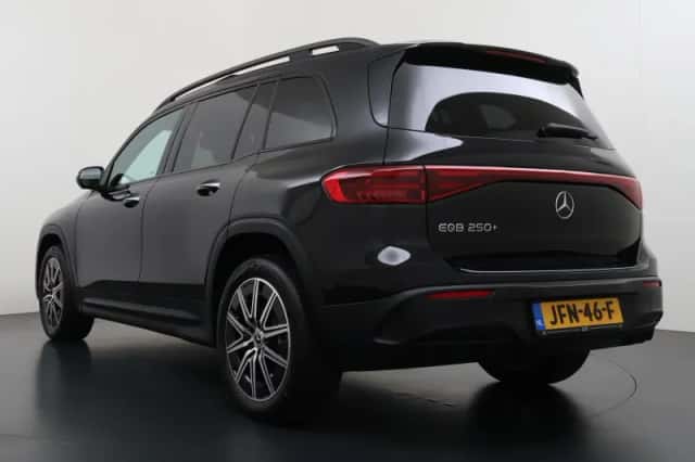 Mercedes-Benz EQB (2025) thumbnail 5