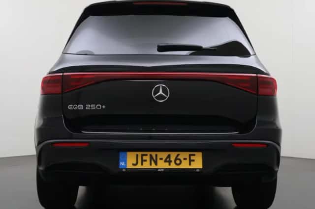 Mercedes-Benz EQB (2025) thumbnail 7