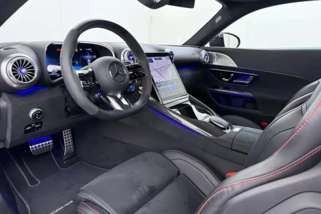 Mercedes-Benz AMG GT (2024) thumbnail 2