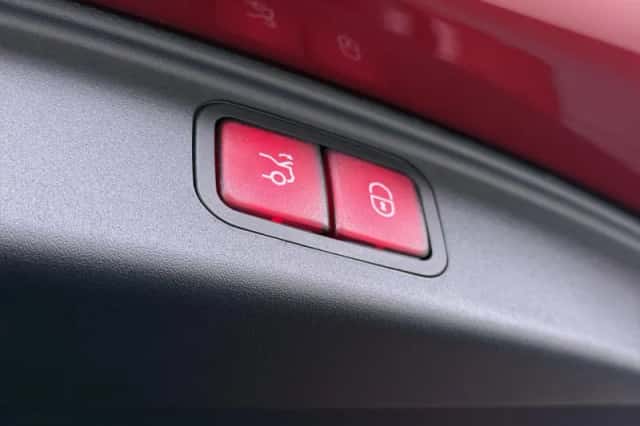 Mercedes-Benz AMG GT (2024) thumbnail 19