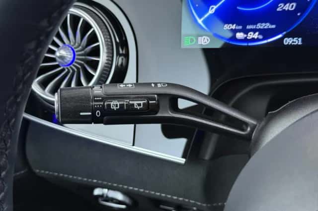 Mercedes-Benz EQE (2025) thumbnail 33