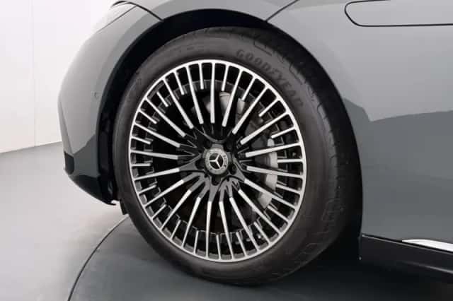 Mercedes-Benz EQS (2024) thumbnail 6