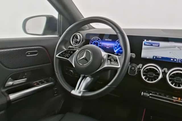 Mercedes-Benz EQA (2025) thumbnail 2