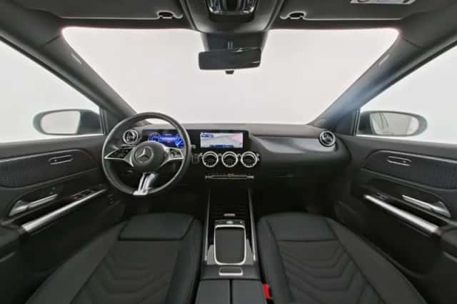Mercedes-Benz EQA (2025) thumbnail 4