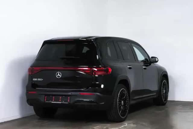 Mercedes-Benz EQB (2025) thumbnail 2