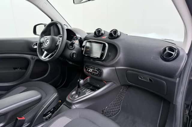 Smart Fortwo (2024) thumbnail 6