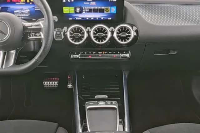 Mercedes-Benz EQA (2025) thumbnail 4