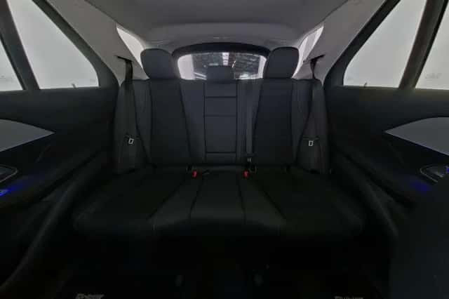 Mercedes-Benz GLE (2026) thumbnail 4