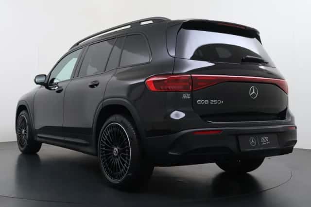 Mercedes-Benz EQB (2025) thumbnail 5