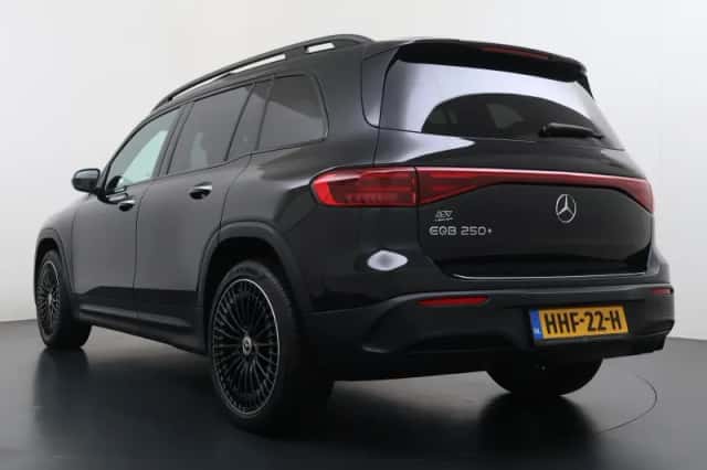 Mercedes-Benz EQB (2025) thumbnail 5