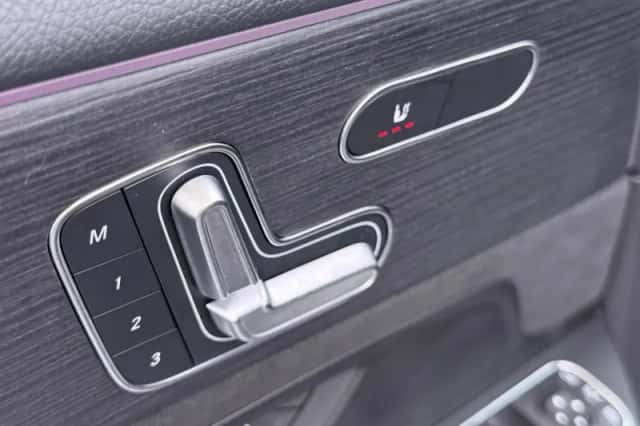 Mercedes-Benz EQB (2025) thumbnail 6