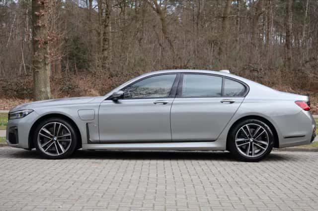 BMW 7-Serie (2019) thumbnail 2
