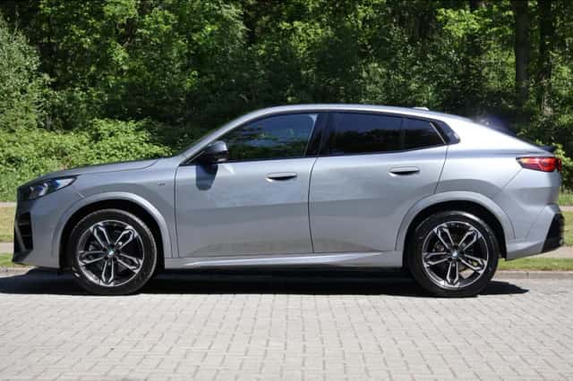 BMW X2 (2024) thumbnail 2