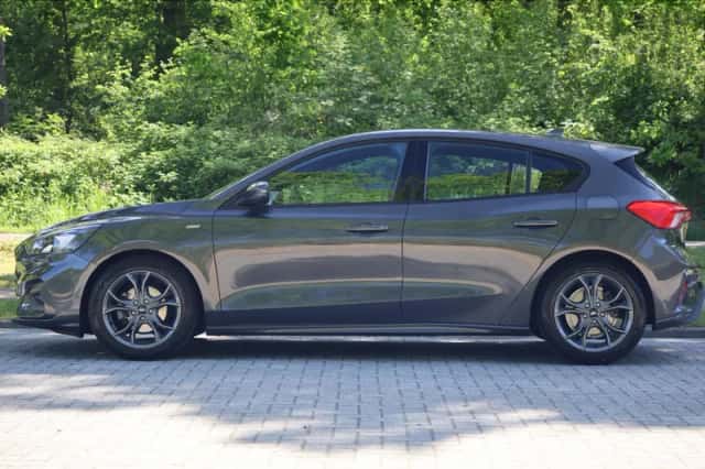 Ford Focus (2021) thumbnail 2