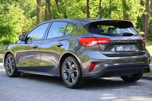Ford Focus (2021) thumbnail 3