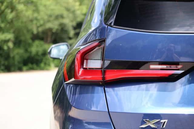 BMW X1 (2022) thumbnail 6