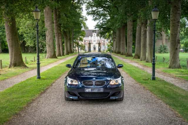 BMW M5 (2010) thumbnail 2
