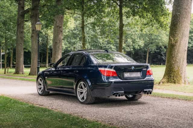 BMW M5 (2010) thumbnail 4