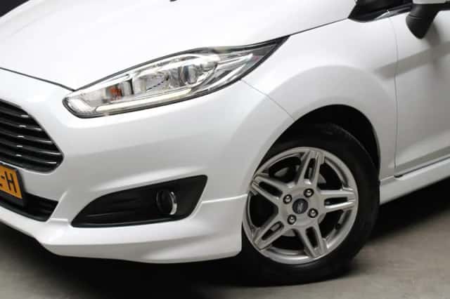 Ford Fiesta (2014) thumbnail 2