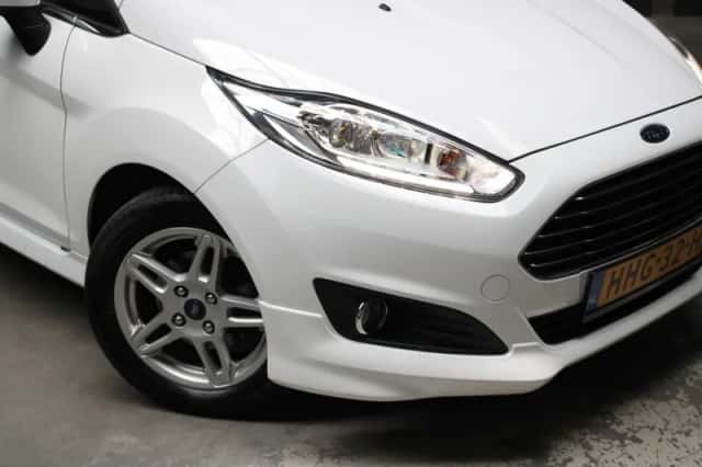 Ford Fiesta (2014) thumbnail 4