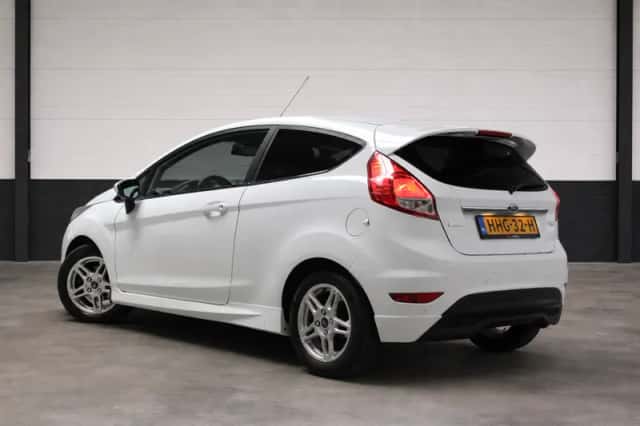 Ford Fiesta (2014) thumbnail 6