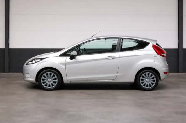 Ford Fiesta (2010) thumbnail 2