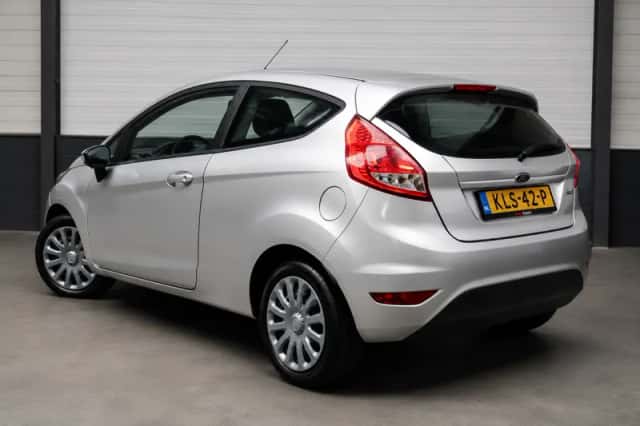 Ford Fiesta (2010) thumbnail 3