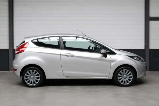 Ford Fiesta (2010) thumbnail 4