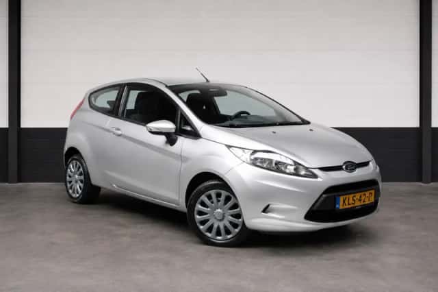 Ford Fiesta (2010) thumbnail 6