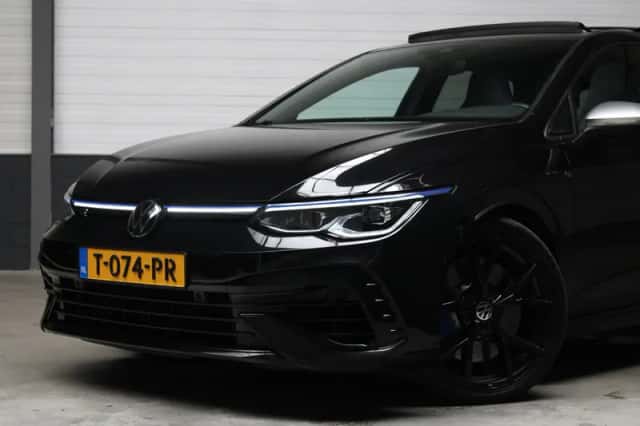 Volkswagen Golf (2022) thumbnail 2