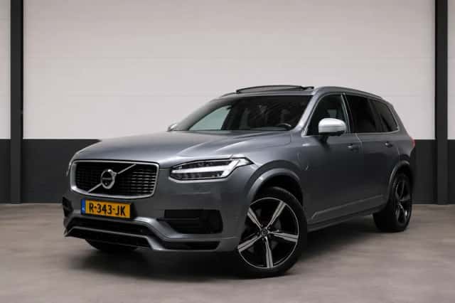Volvo XC90 (2017) thumbnail 1