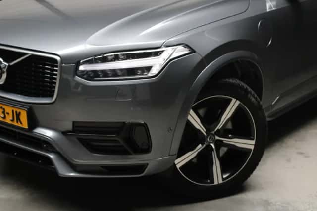 Volvo XC90 (2017) thumbnail 2