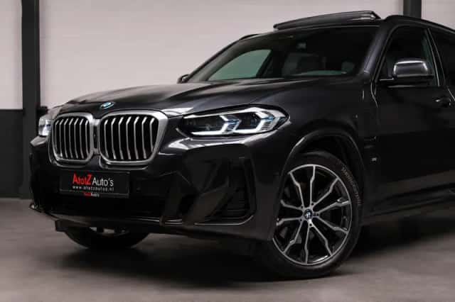 BMW X3 (2022) thumbnail 2