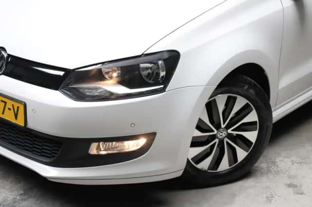 Volkswagen Polo (2017) thumbnail 2