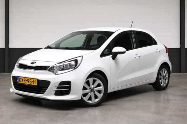 Kia Rio (2015) thumbnail 1