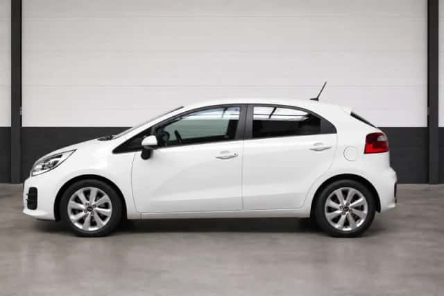 Kia Rio (2015) thumbnail 5