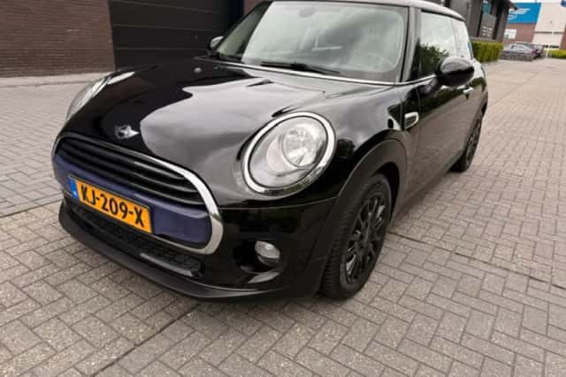 MINI Cooper (2016) thumbnail 1
