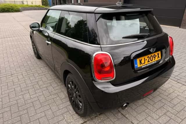MINI Cooper (2016) thumbnail 3