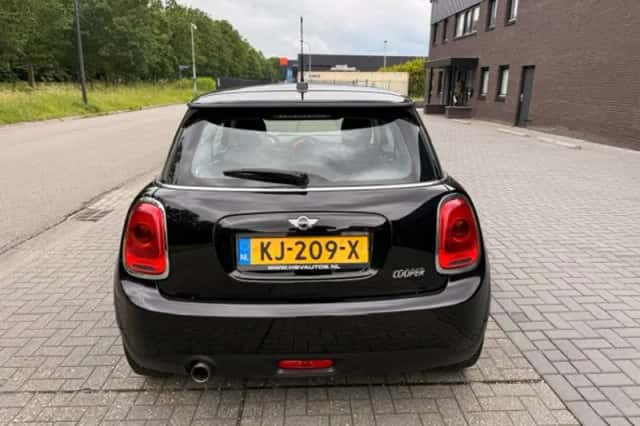 MINI Cooper (2016) thumbnail 4