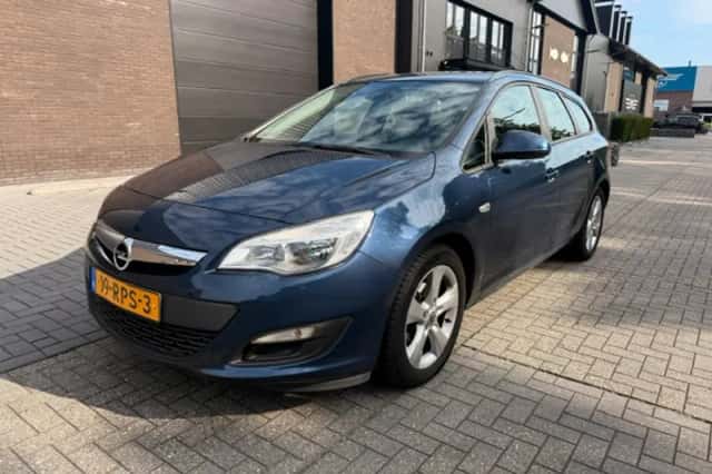 Opel Astra Sports Tourer (2011) thumbnail 1