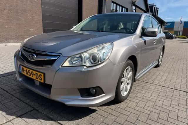 Subaru Legacy (2010) thumbnail 1