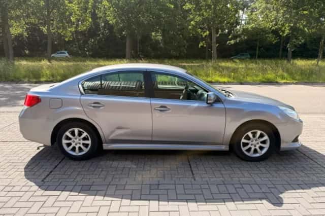 Subaru Legacy (2010) thumbnail 6