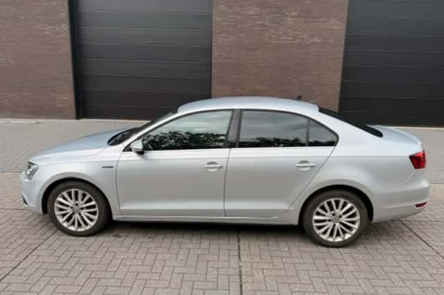 Volkswagen Jetta (2013) thumbnail 2