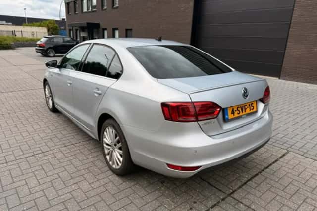 Volkswagen Jetta (2013) thumbnail 3