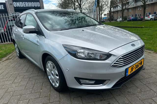 Ford Focus (2015) thumbnail 2