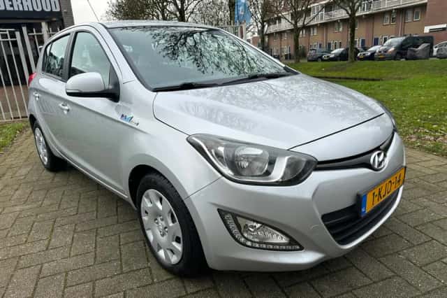 Hyundai i20 (2013) thumbnail 2